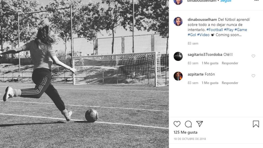 Dina recuerda con cariño su etapa como futbolista.