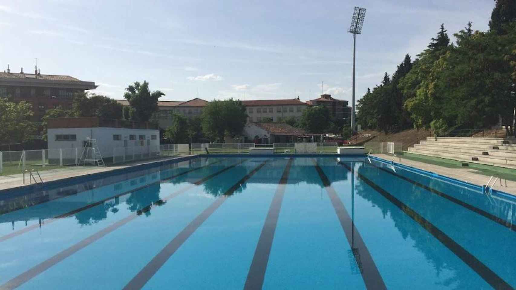 La piscina municipal de la Escuela de Gimnasia en Toledo