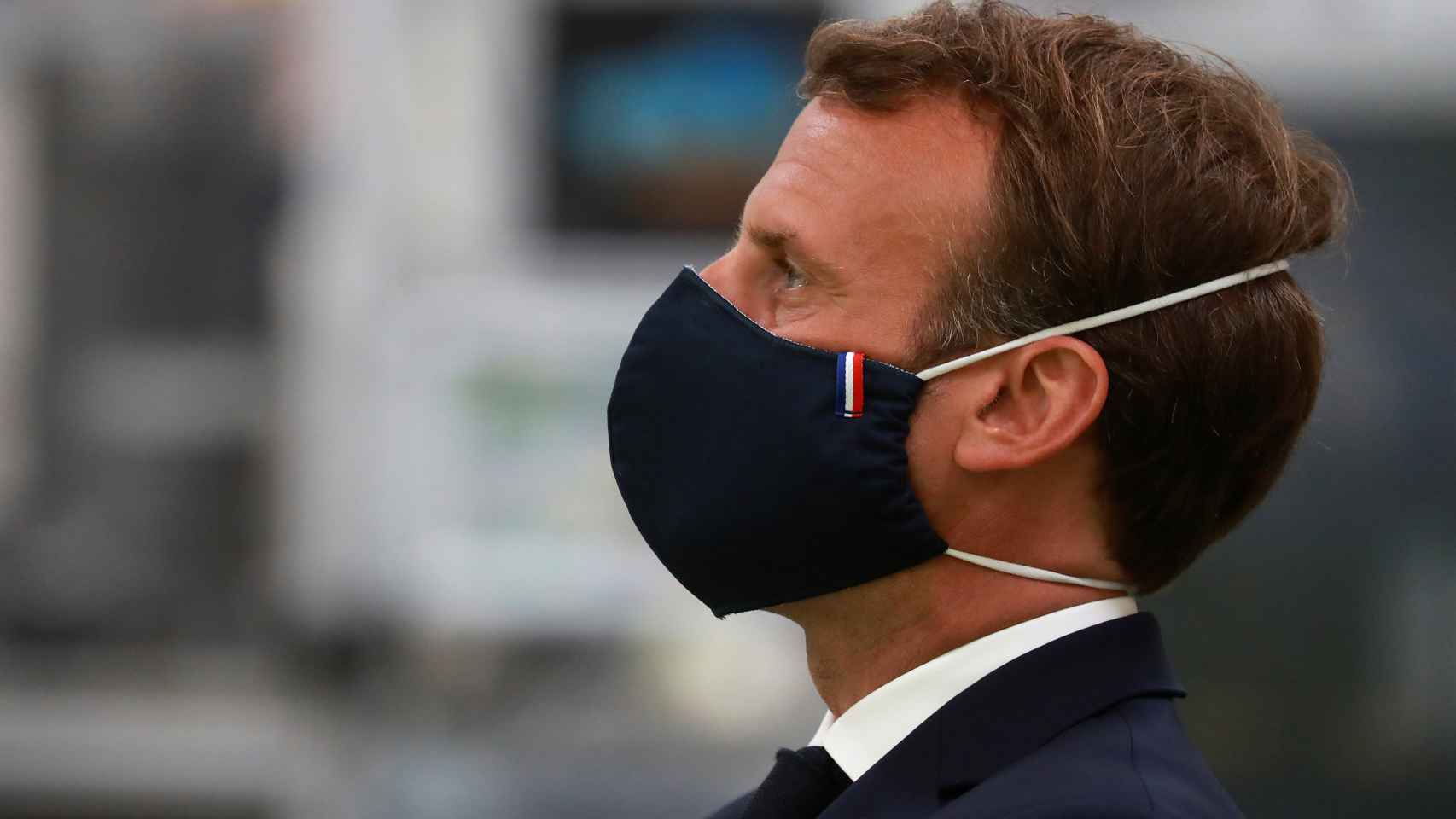 Emmanuel Macron, presidente de Francia, en su visita a una fábrica.