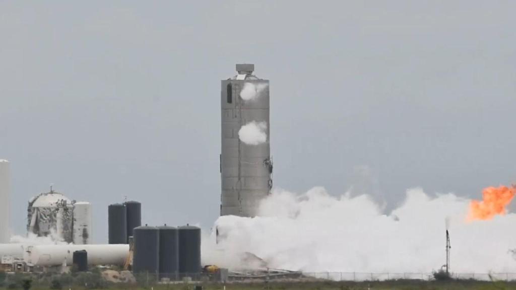 La Starship SN4 de SpaceX, segundos antes de la explosión