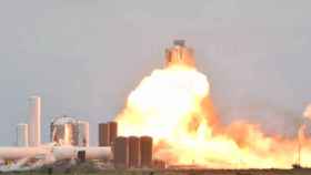 El momento de la explosión del cohete Raptor y la nave SN4 de SpaceX