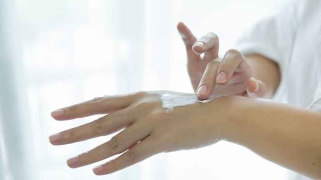 Existen una serie de consejos que se pueden seguir para cuidar la piel de las manos.