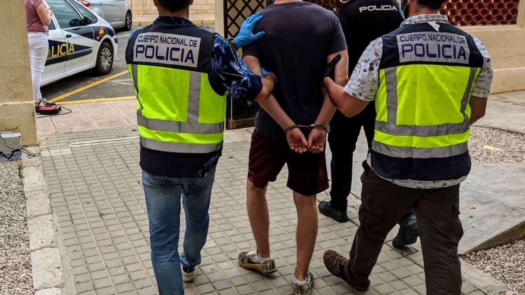 La Policía detiene en Dénia al fugitivo.