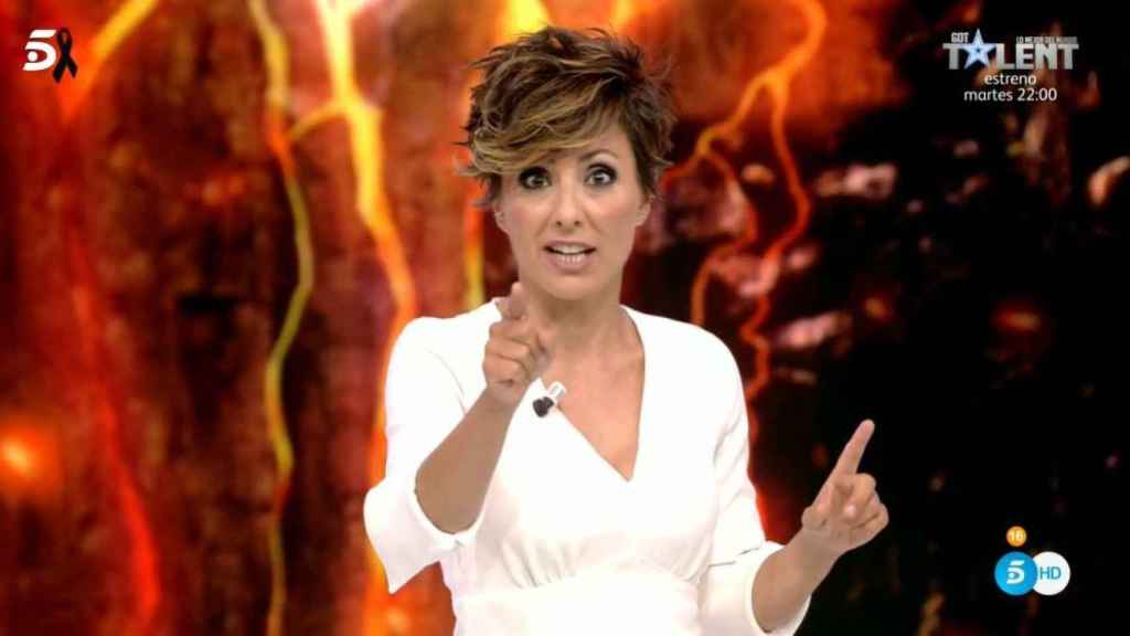 Sonsoles Ónega en su debut en el último debate de 'Supervivientes'.