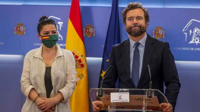 Macarena Olona e Iván Espinosa de los Monteros en el Congreso de los Diputados.