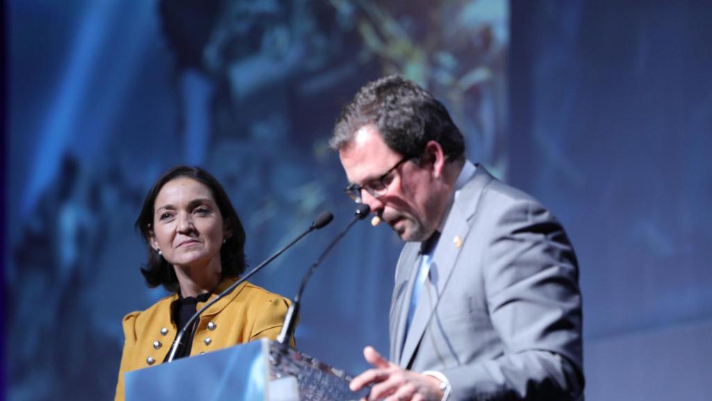 El secretario general de Industria y de la Pequeña y Mediana Empresa, Raül Blanco Díaz, junto a la ministra de Industria, Comercio y Turismo, Reyes Maroto.