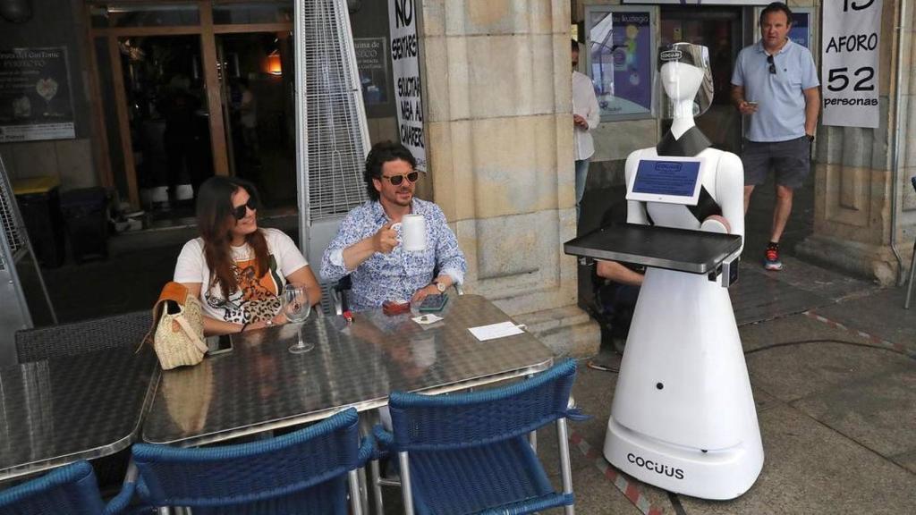 Alexia, robot camarera.