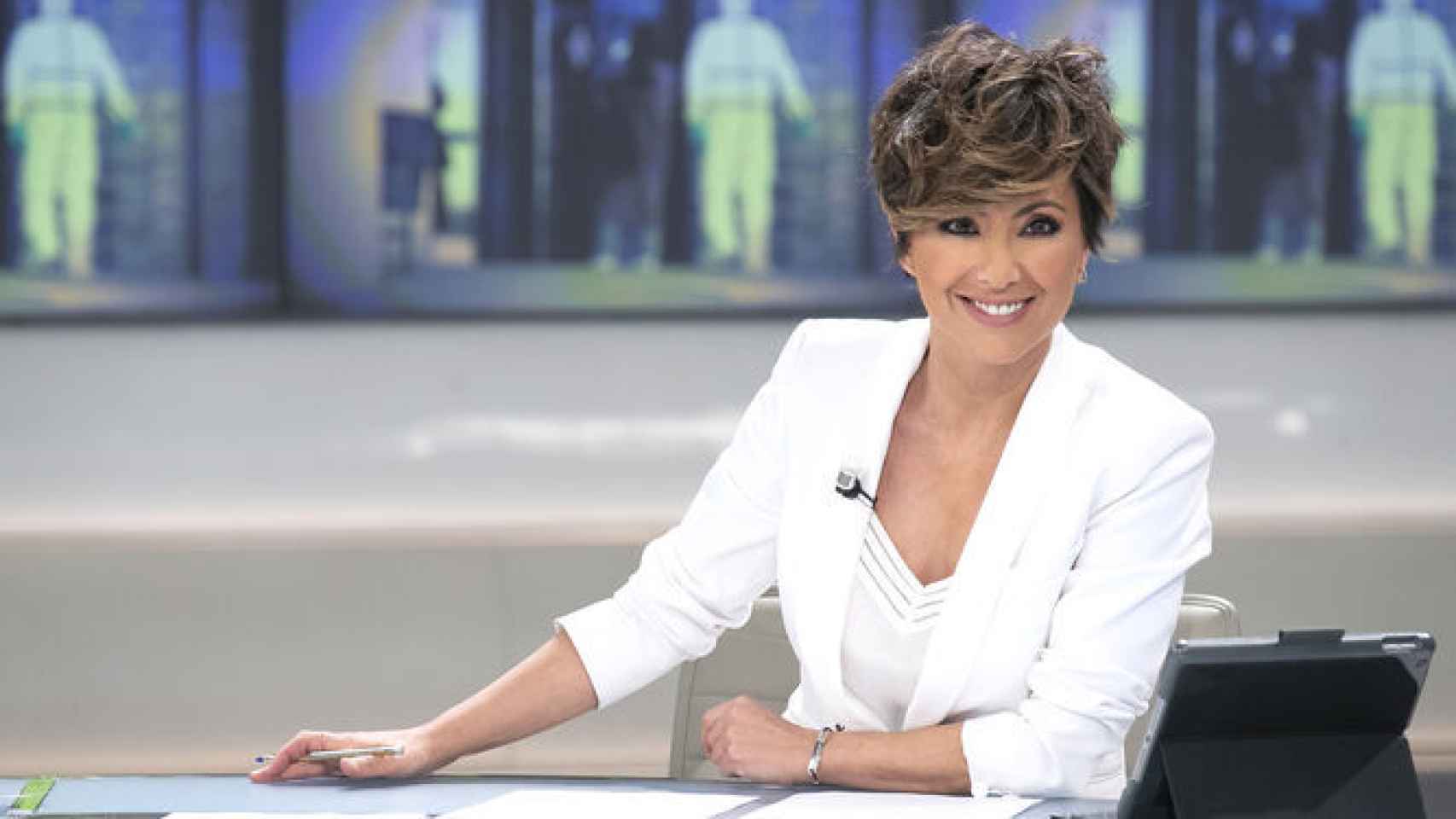 La presentadora Sonsoles Ónega en el plató de 'Ya es mediodía'.