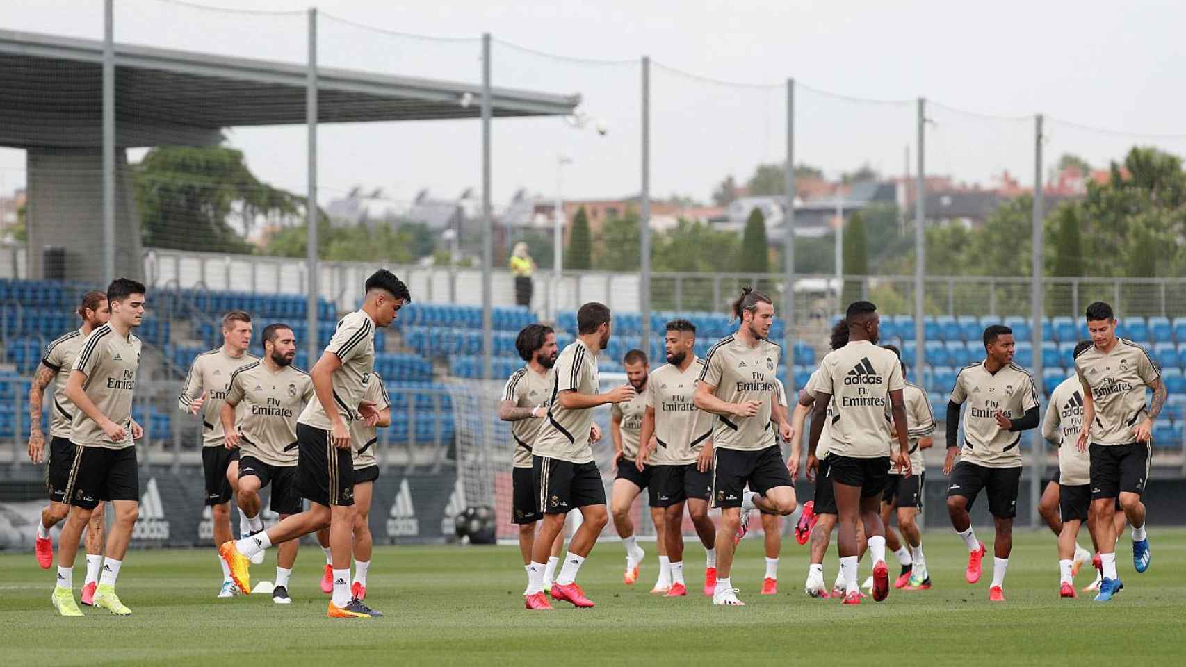 La plantilla del Real Madrid durante el segundo entrenamiento de la semana