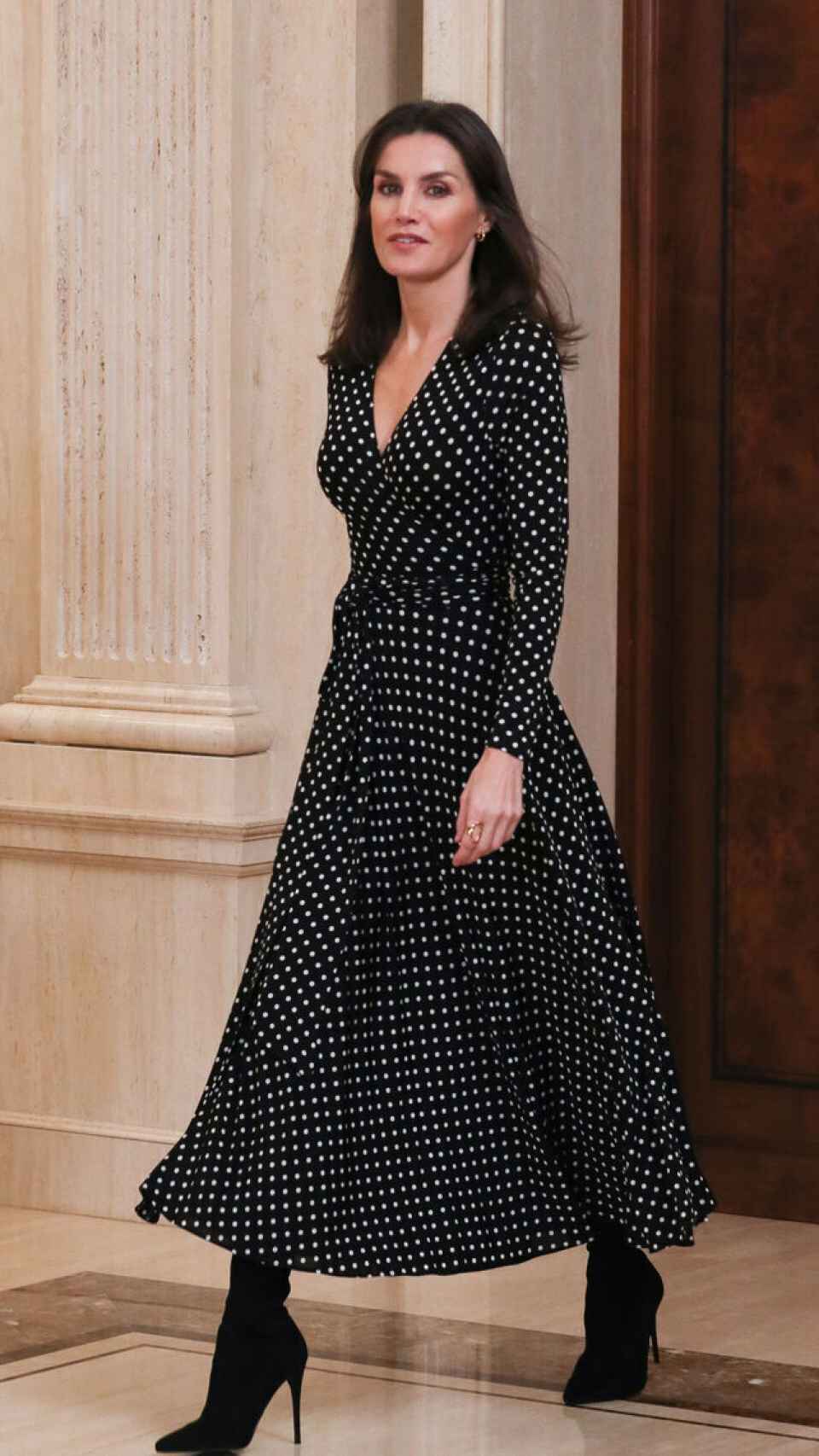 La reina Letizia el día que estrenó este vestido de Carolina Herrera en el mes de enero.