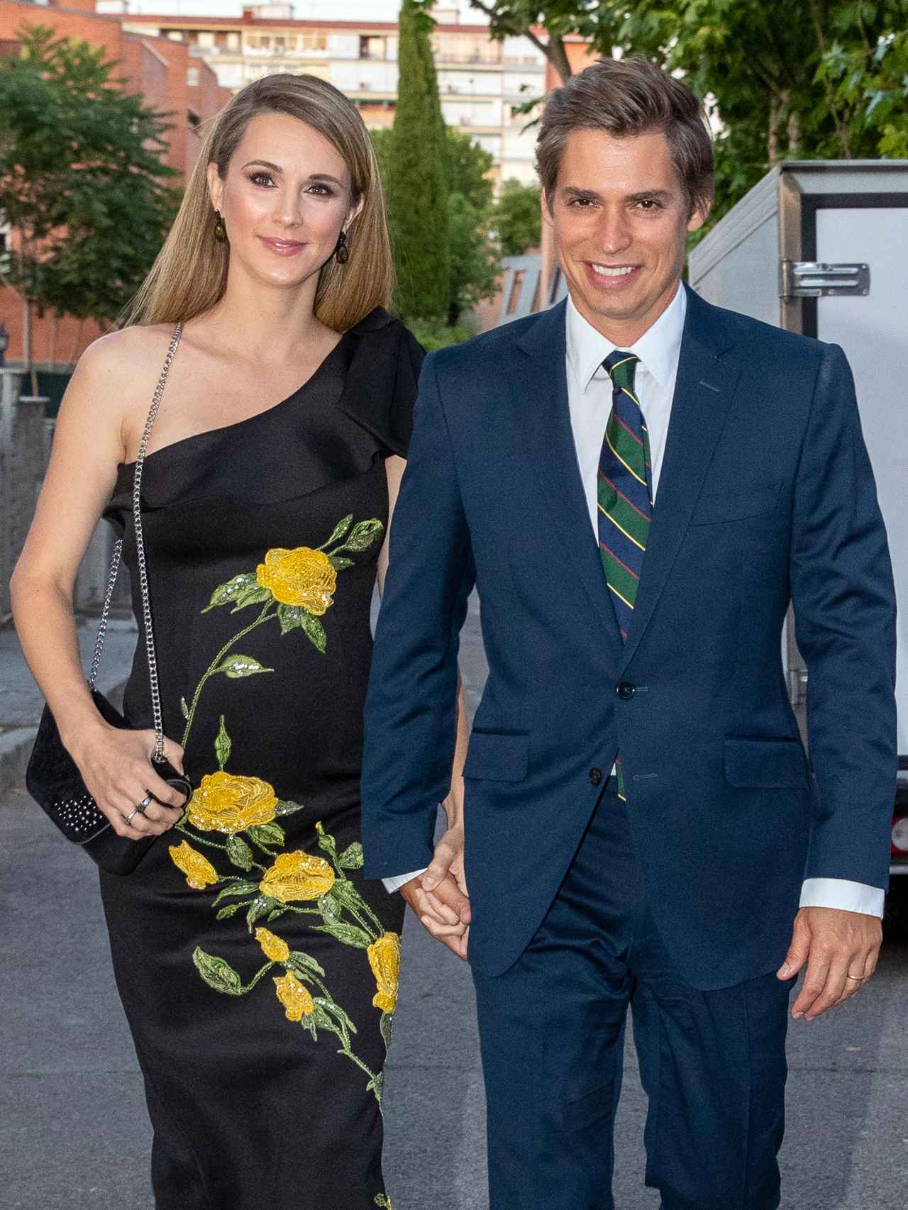 Carlos Baute junto a su esposa, la modelo Astrid Klisans.