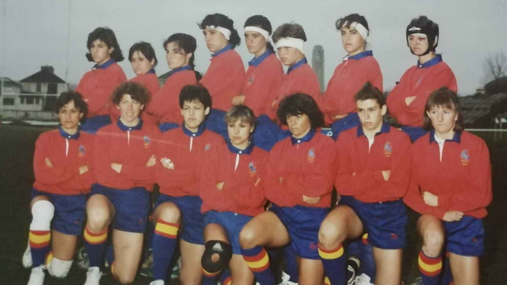 María José Moyano junto al resto de la selección española de rugby femenino que acudió al Mundial de Gales