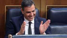 Pedro Sánchez, exultante en su escaño durante el debate de la sexta prórroga del estado de alarma.