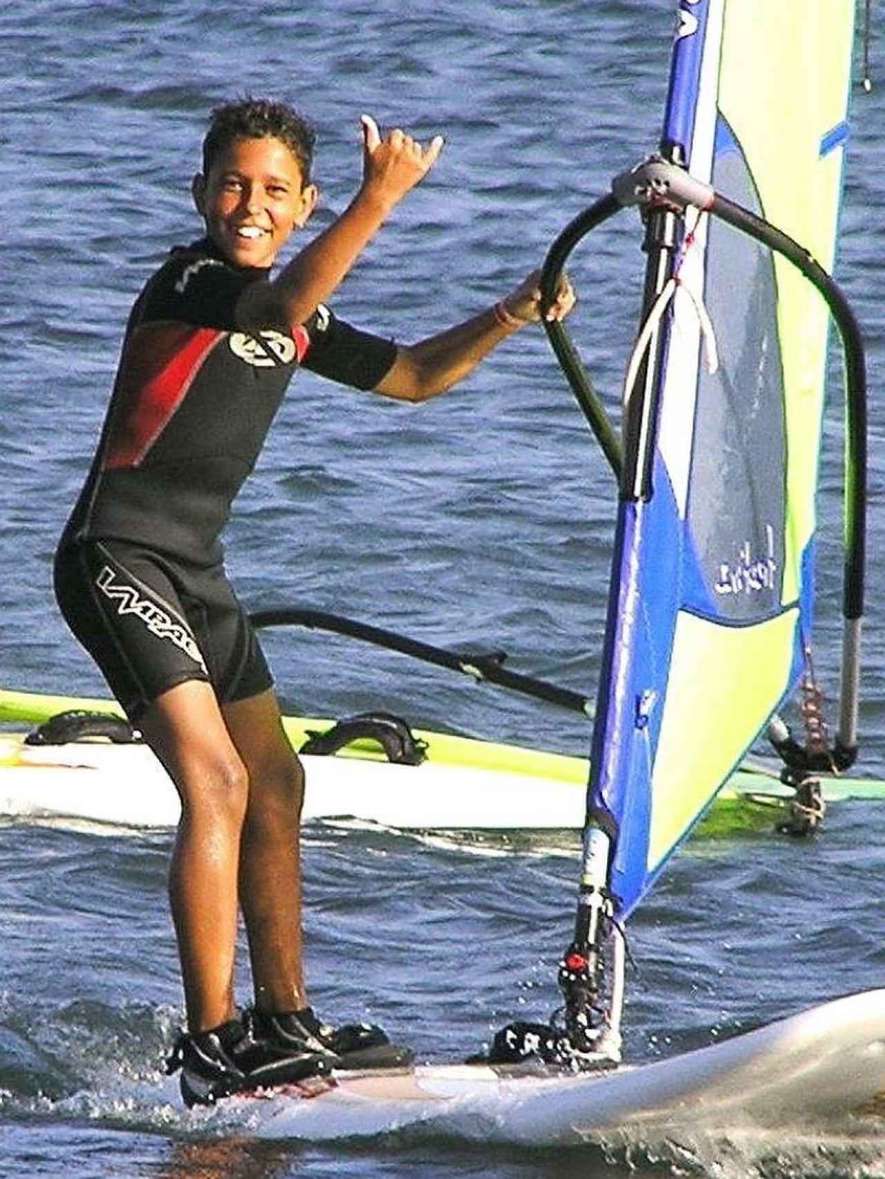 Omar Sánchez lleva ligado al surf desde muy pequeño.