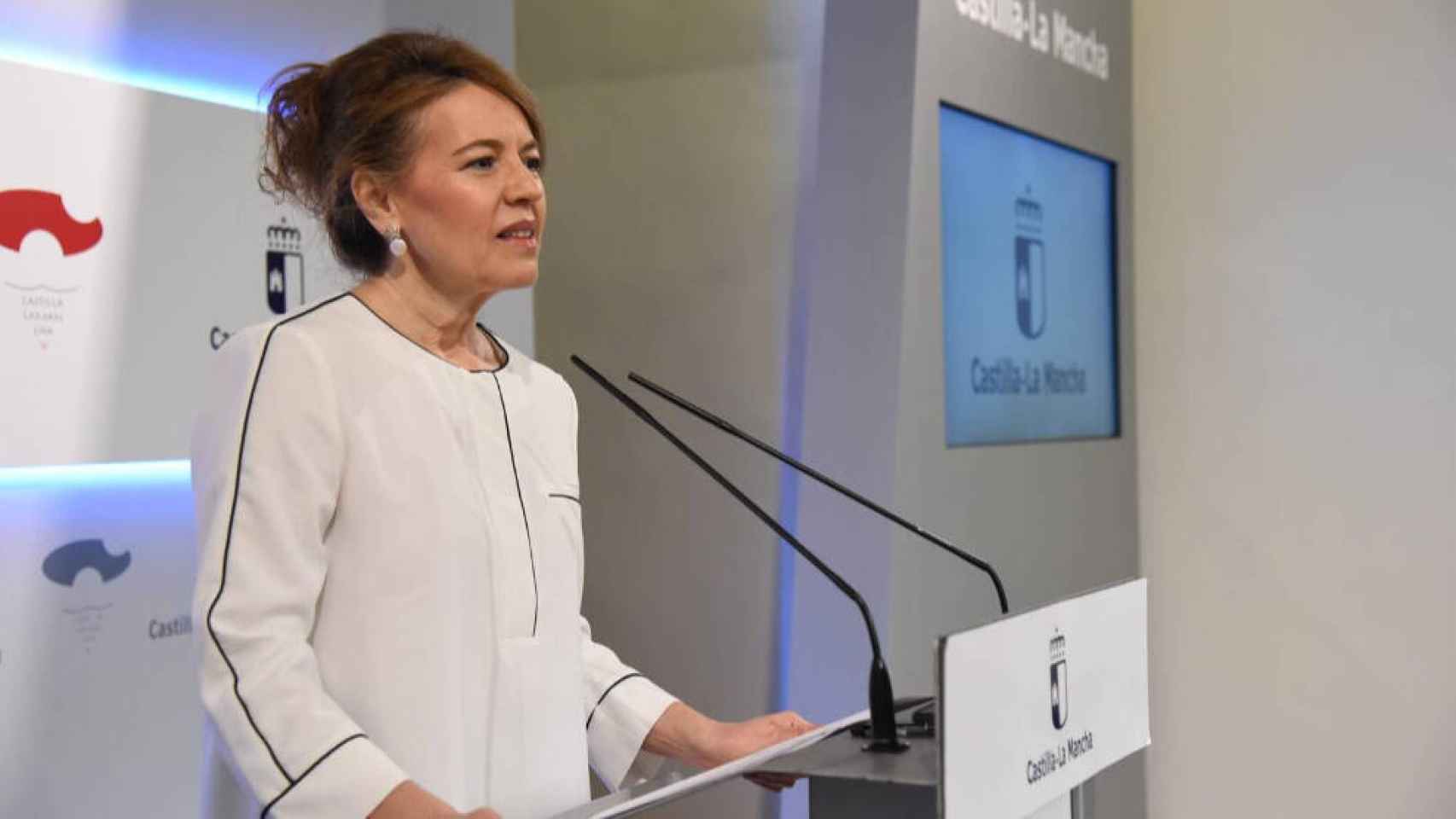 La consejera de Bienestar Social de Castilla-La Mancha, Aurelia Sánchez, en rueda de prensa