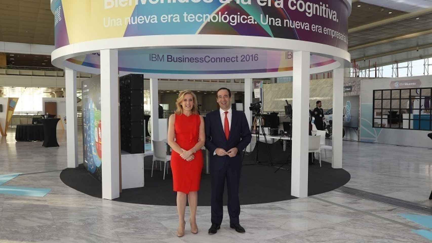 Marta Martínez (IBM) y Gonzalo Gortázar (CaixaBank).