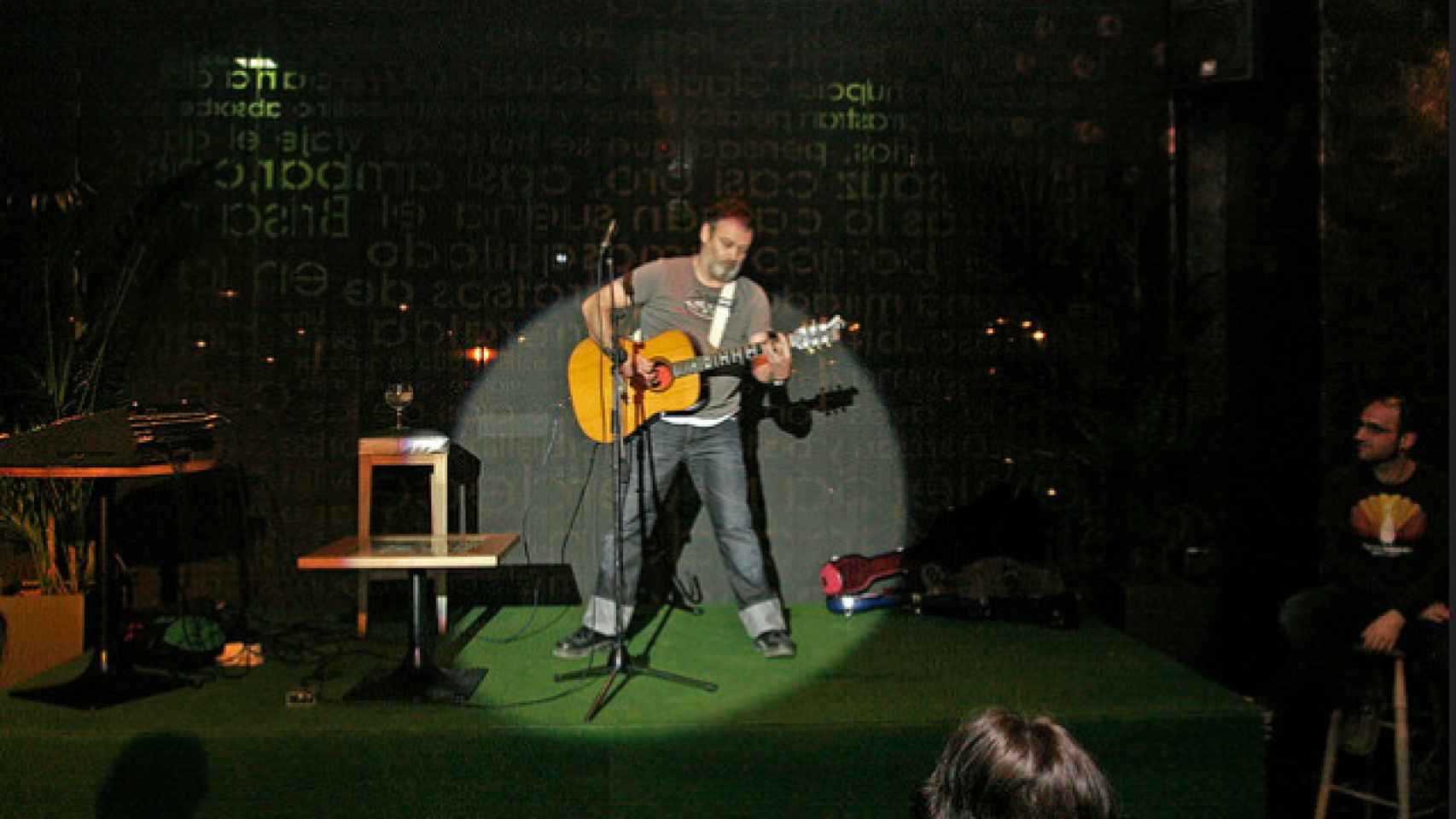 EL cantante y humorista Pablo Carbonell, durante una actuación en el bar de Abascal.