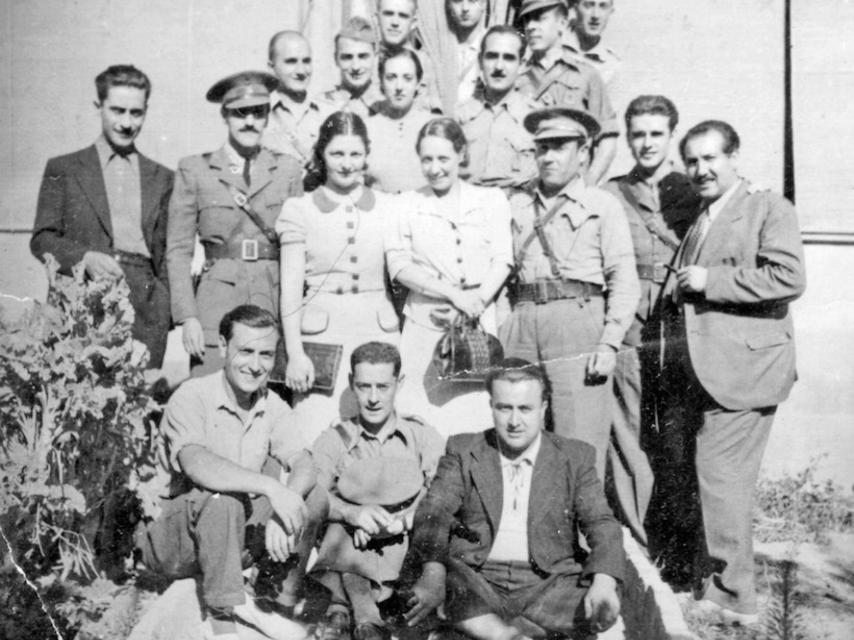 El doctor Fuster, junto a otros camaradas del Ejército republicano.