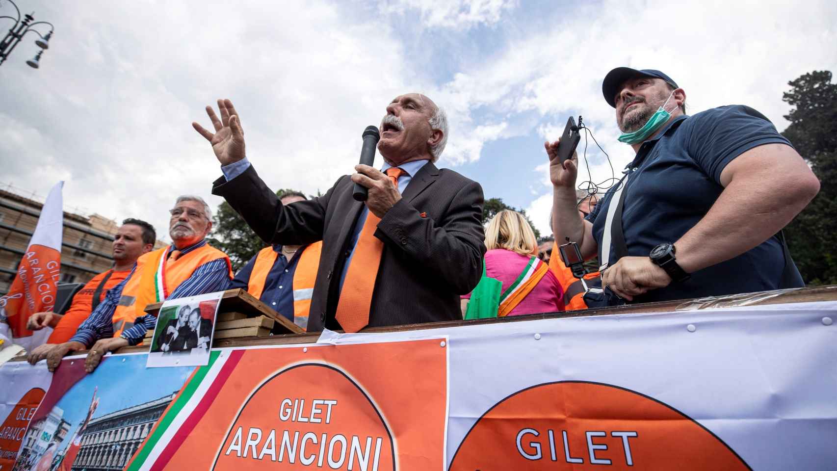 Antonio Pappalardo durante una protesta de los chalecos naranjas en Roma