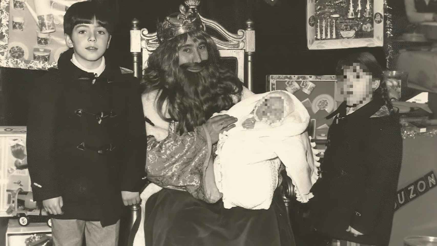 Vicente Vallés, de niño, junto a un rey mago.