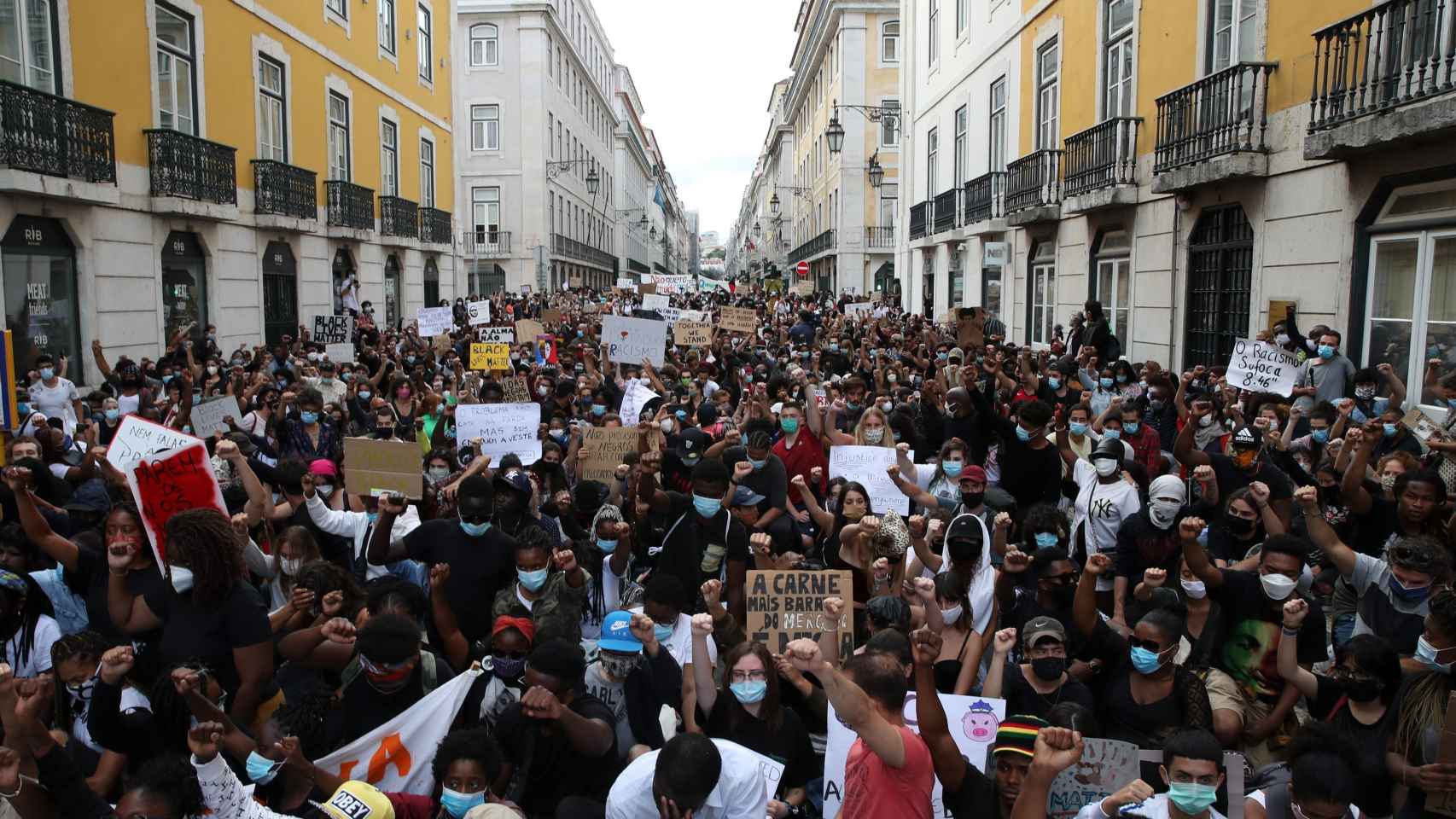 Manifestación por la muerte de George Floyd en el centro de Lisboa