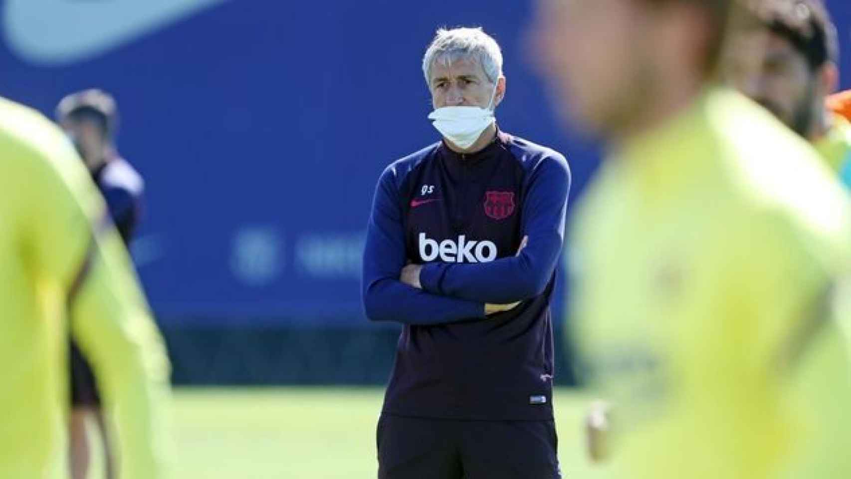 Quique Setién, durante el último entrenamiento del Barça
