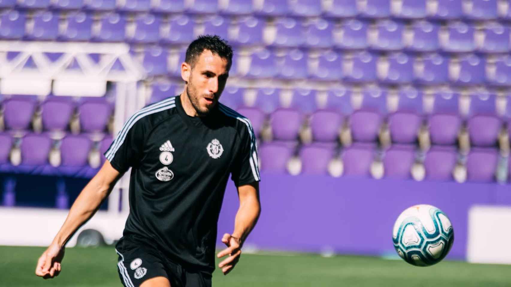 Kiko Olivas, durante un entrenamiento con el Real Valladolid