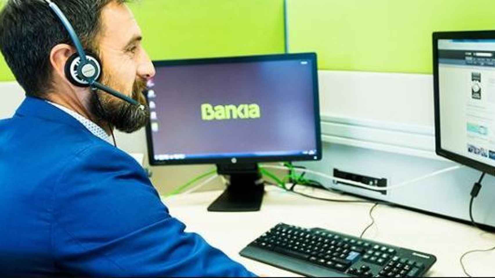 Un gestor en una oficina de Bankia.