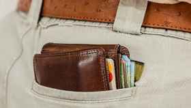 Muchos consumidores guardan tarjetas 'revolving' en su bolsillo sin saber que lo son.