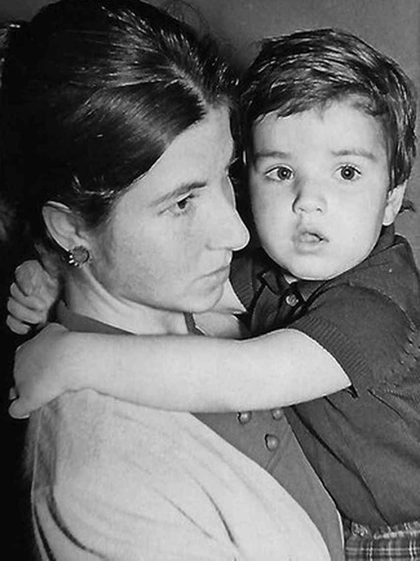 Pau Donés junto a su madre, Núria Cirera.