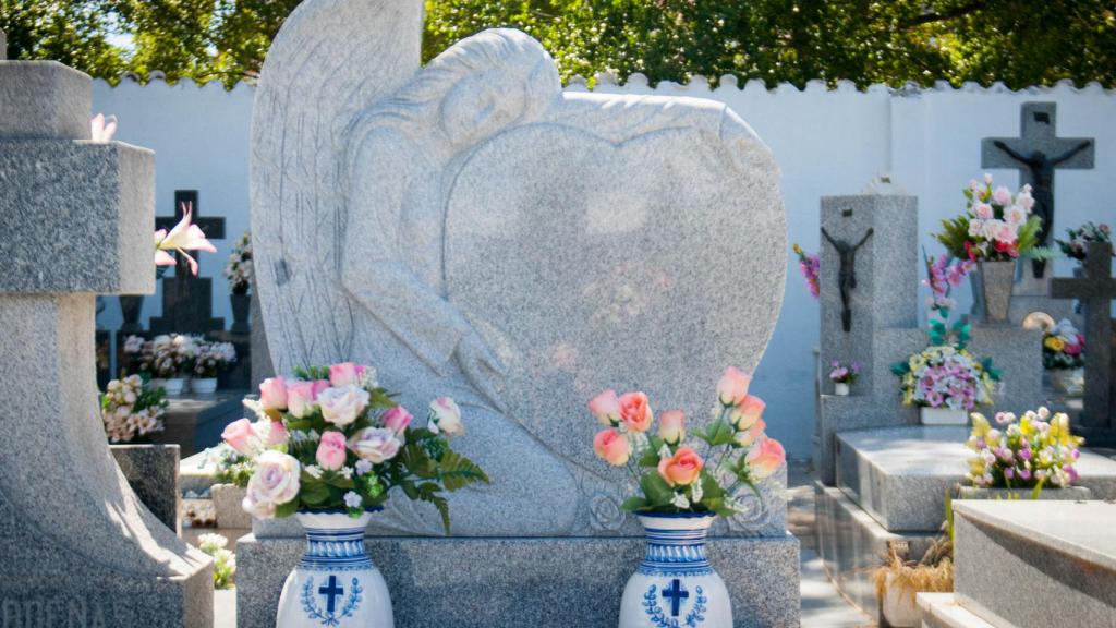 La última lápida colocada por Francisco en el cementerio viejo de Fuenlabrada.