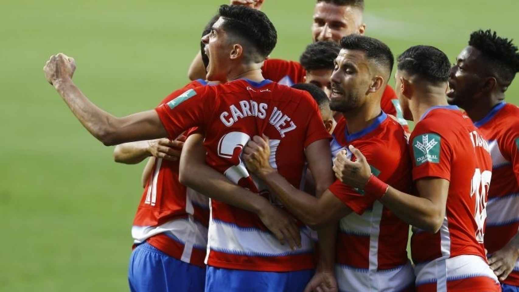 Carlos Fernández celebra uno de los goles del Granada ante el Getafe