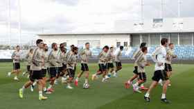 Los jugadores del Real Madrid, durante la sesión de este viernes en el Alfredo Di Stefano