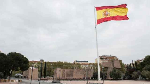 La bandera de España ondea en la Plaza de Colón, en Madrid.