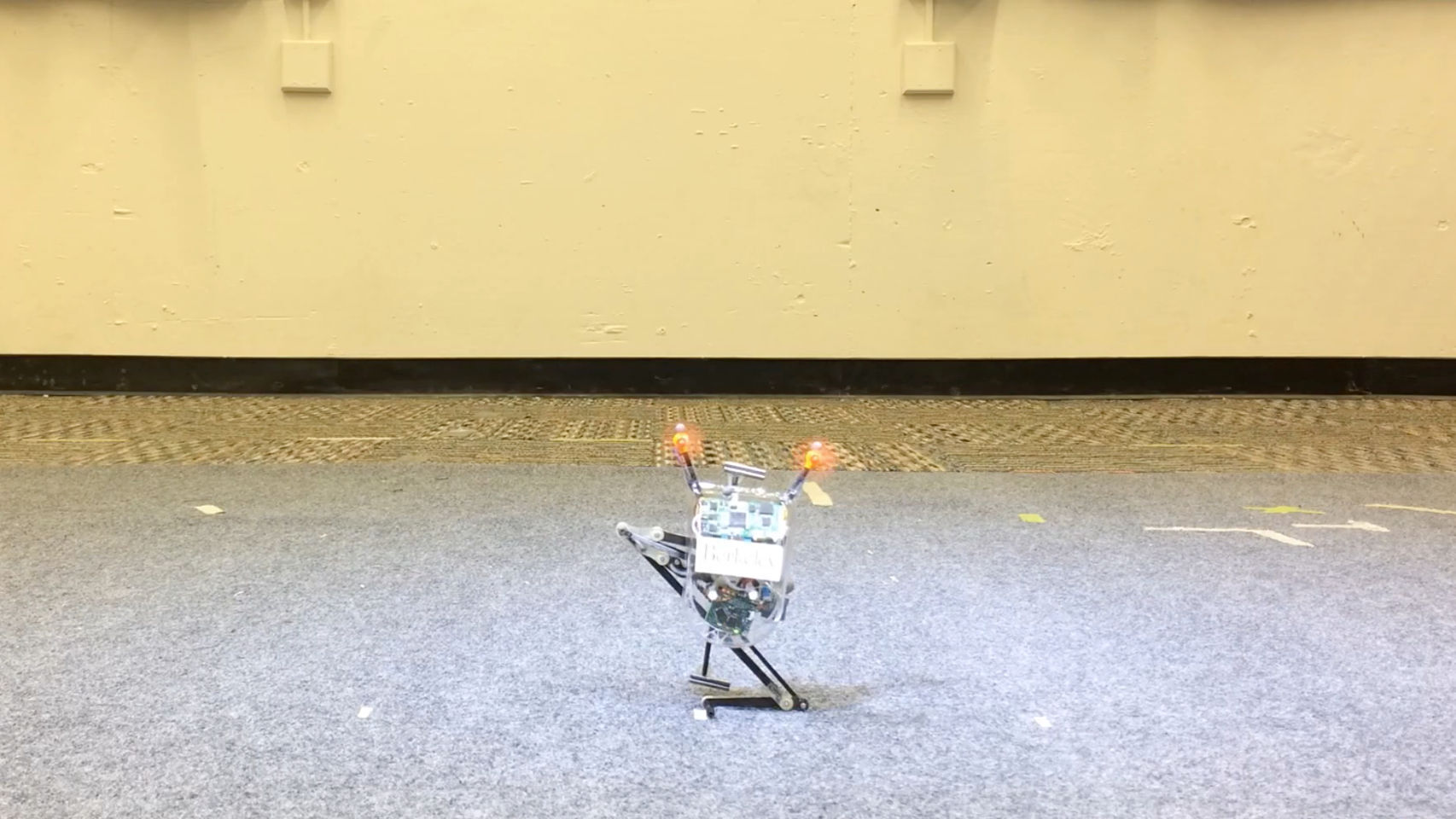 Este robot salta y aterriza como si fuera un canguro
