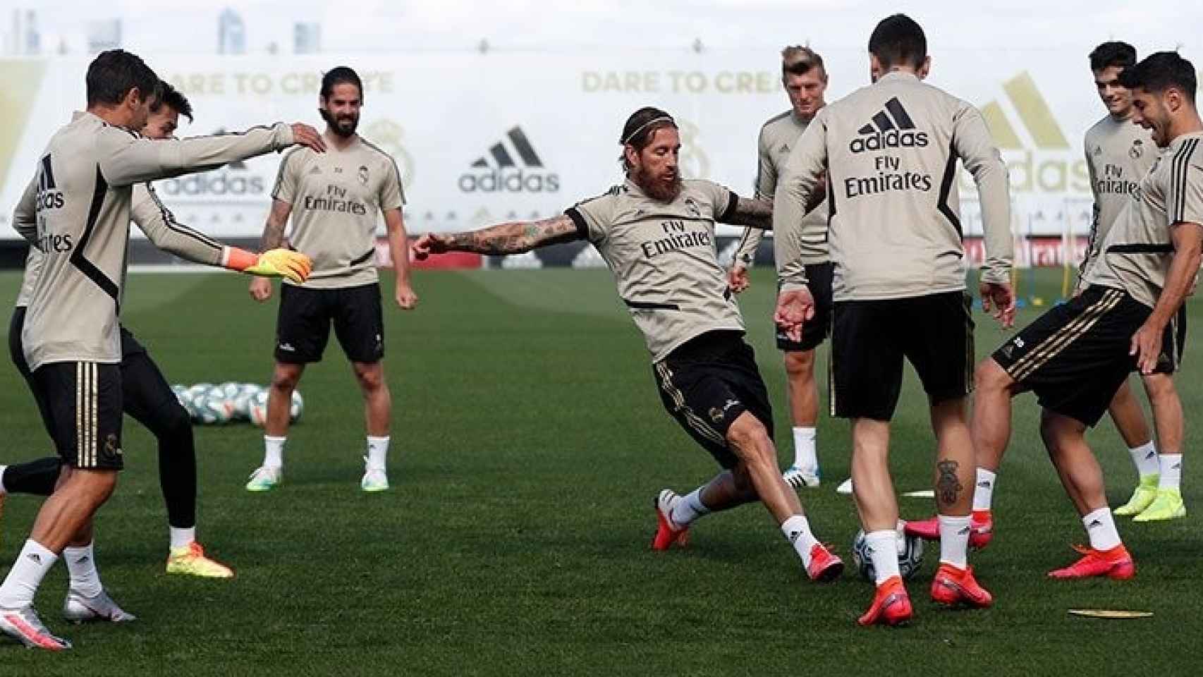 Los jugadores del Real Madrid, en el último entrenamiento antes del partido ante el Eibar