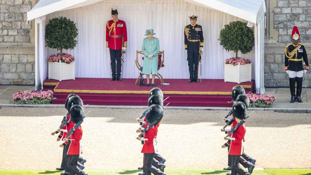 La Reina ha asistido a la ceremonia en el Castillo de Windsor.