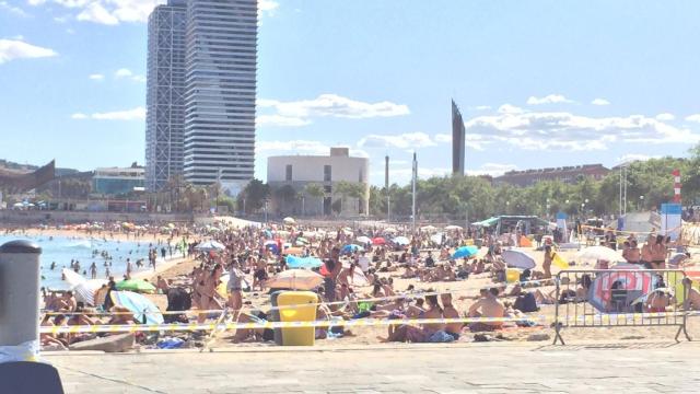 Este sábado 13 de junio se ha impedido el acceso a dos playas de Barcelona. (Twitter)