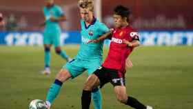 Take Kubo ante Frenkie de Jong en el partido ante el Barça