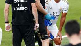 Eden Hazard, atendido por los servicios médicos del Real Madrid