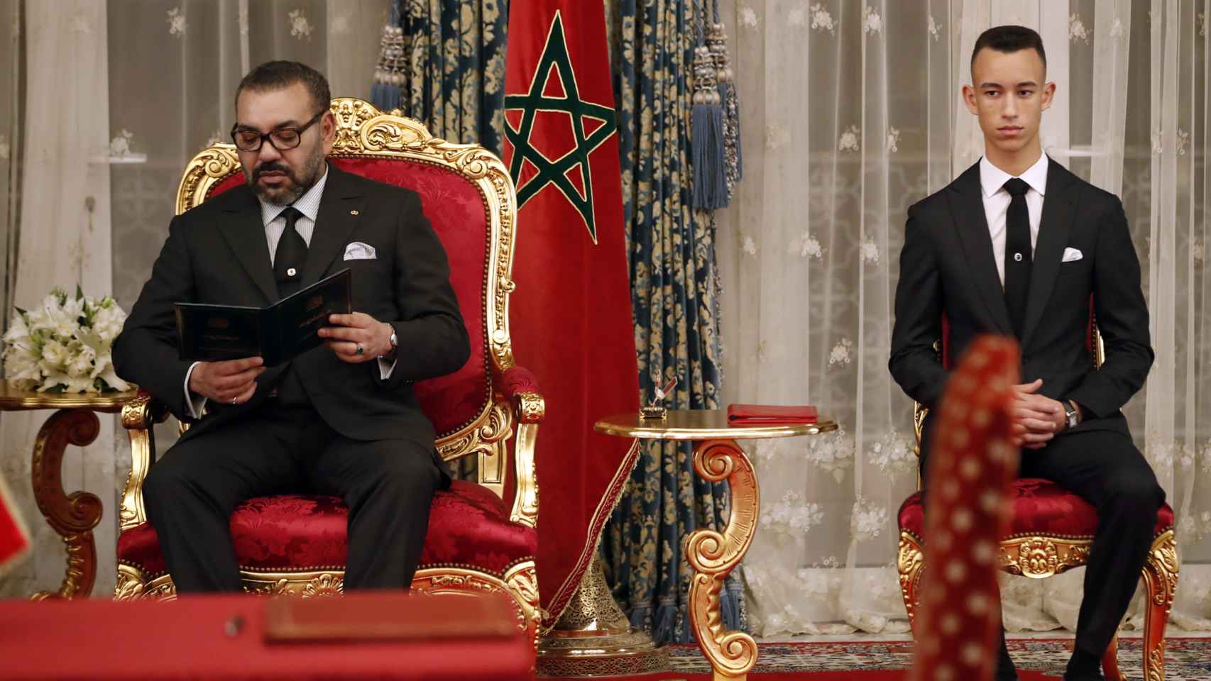 Mohamed VI con su hijo el heredero Moulay Hassan.