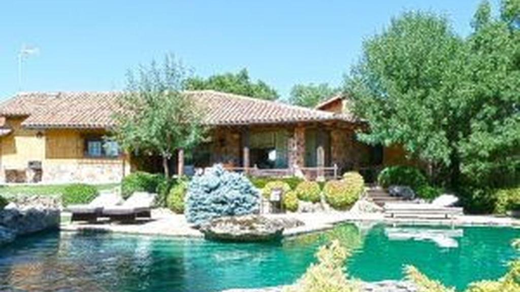 Piscina del chalé de Pablo Iglesias, elemento que el de Abascal no tiene.