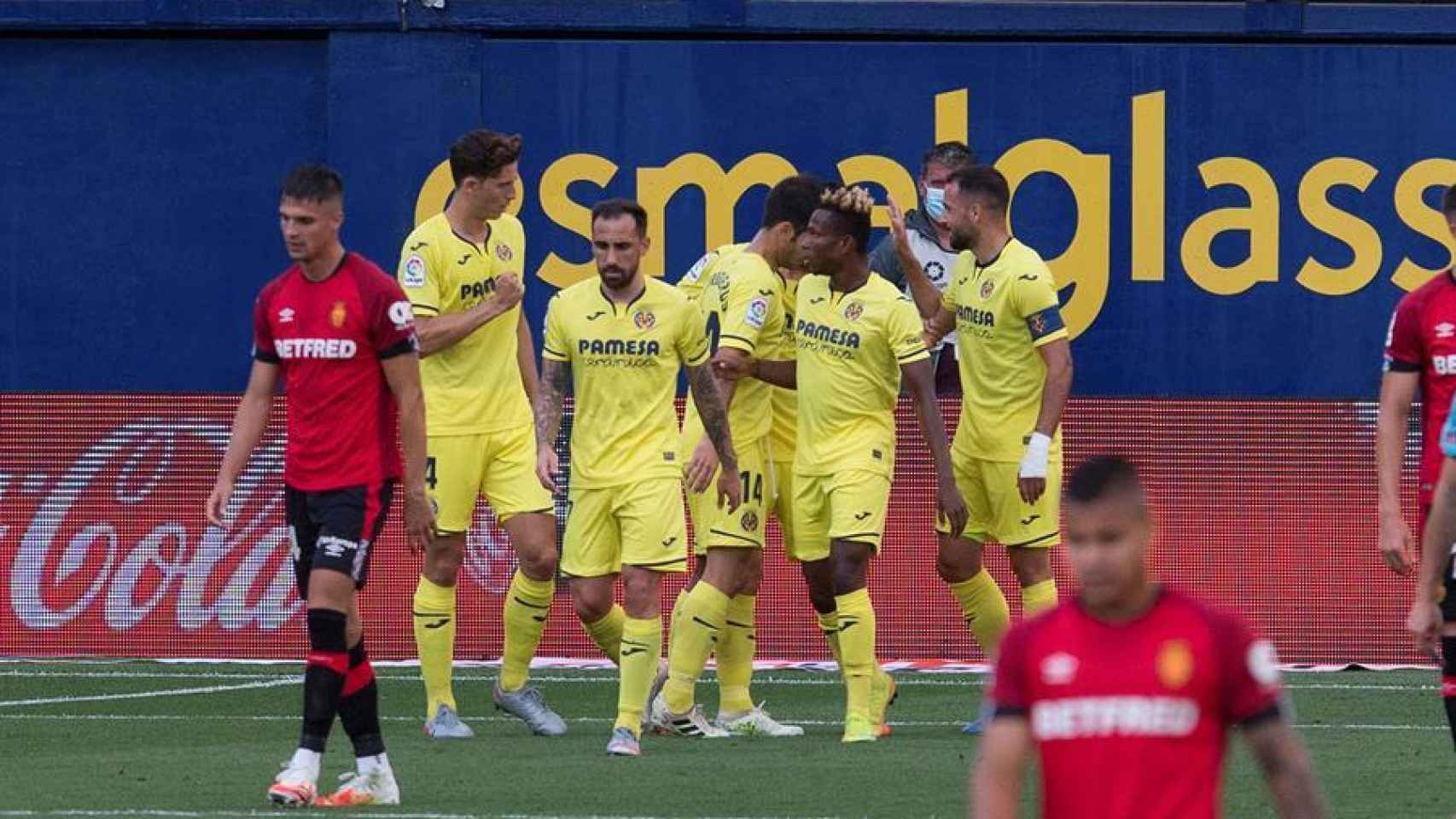 Los futbolistas del Villarreal celebran el gol de Bacca contra el Mallorca en la jornada 29 de La Liga