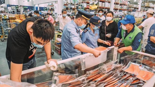 Una tabla de cortar pescado, en el centro de las investigaciones de las autoridades