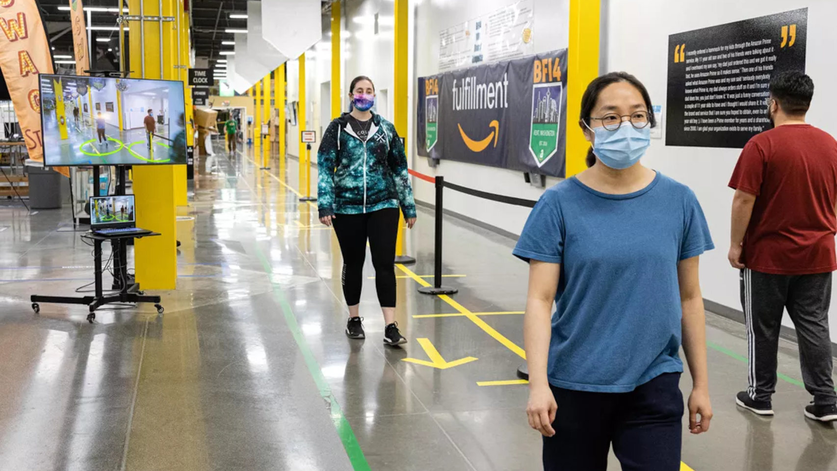 Demostración del uso de IA en un centro de Amazon para mantener el distanciamiento