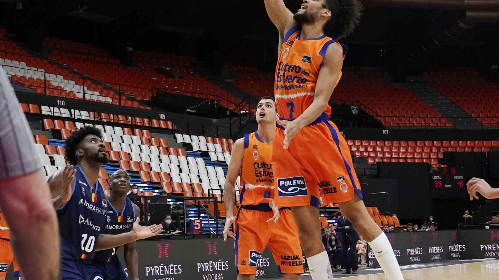 Louis Labiyerie, durante una acción del partido entre Valencia Basket y MoraBanc Andorra