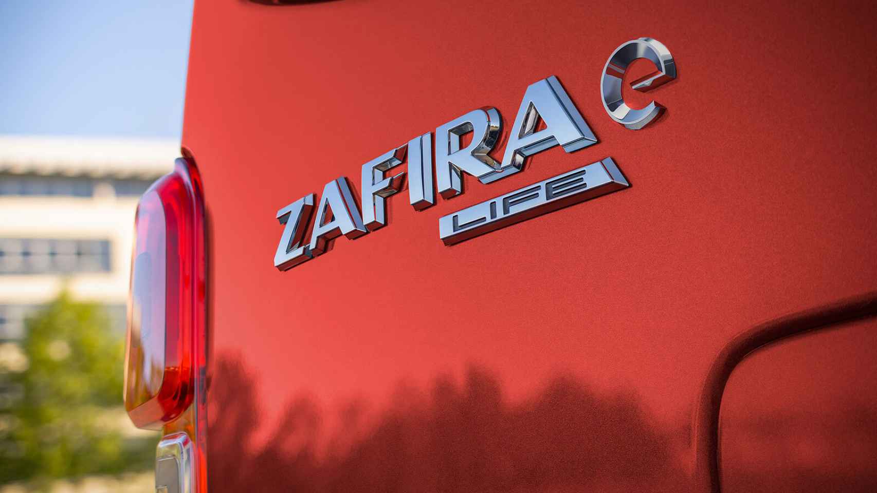 Opel Zafira e-Life ofrece hasta 330 kilómetros de autonomía.
