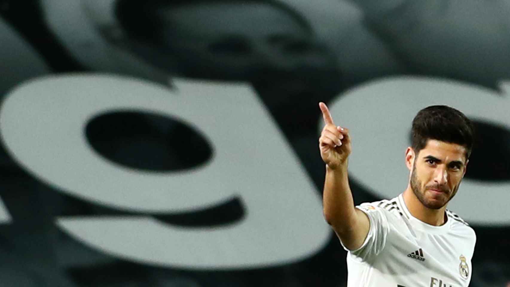 Marco Asensio celebra su gol al Valencia