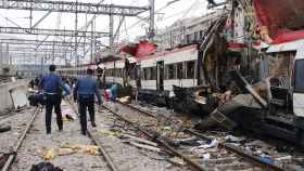 Imagen de  los trenes de Atocha, reventados por las explosiones.