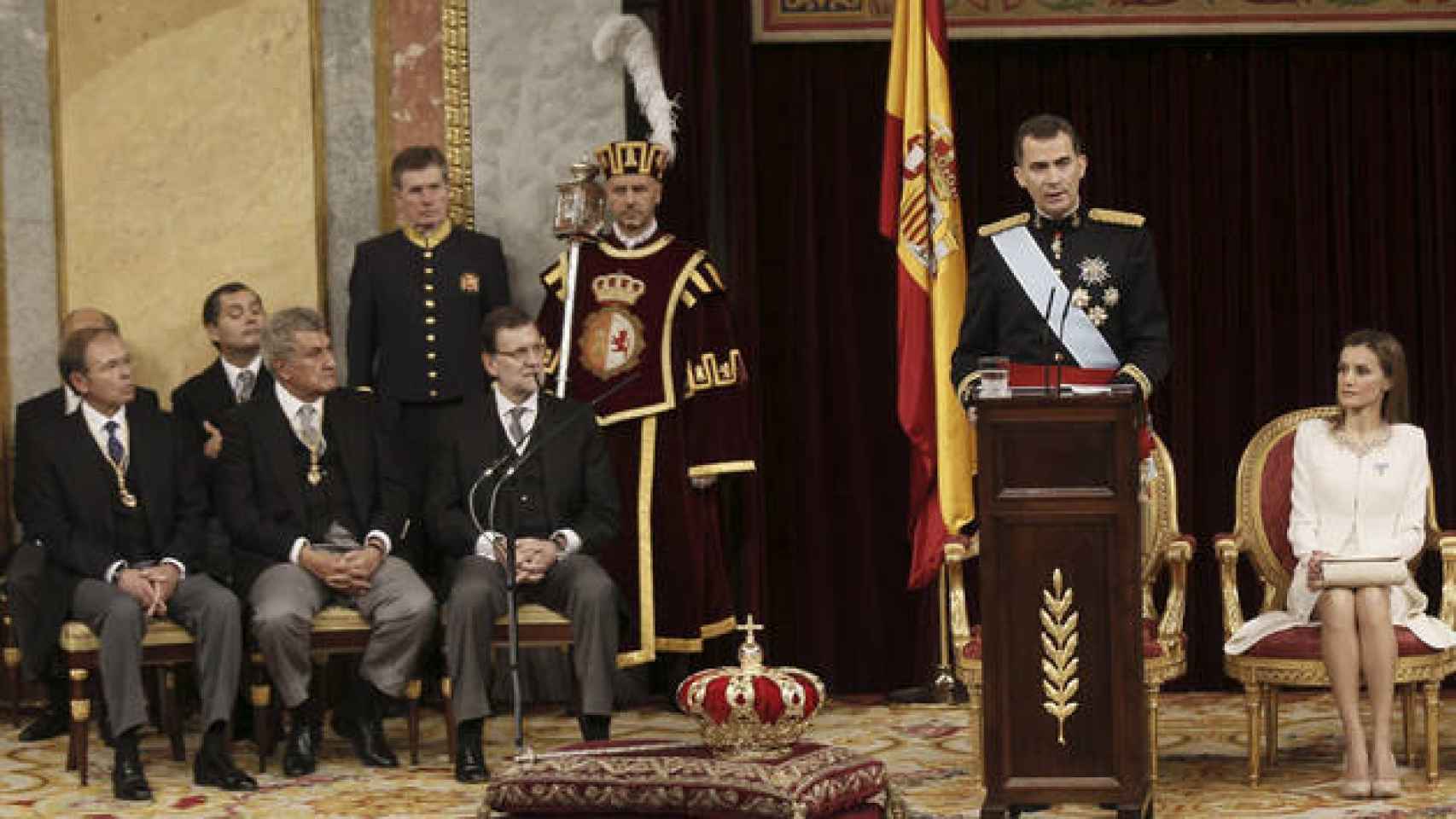 elipe VI su discurso de proclamación como rey, ante la reina Letizia y las autoridades del Estado